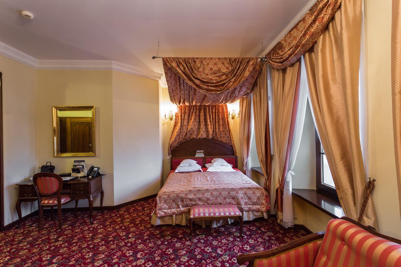 Dwor Kombornia Hotel&Spa Exterior photo
